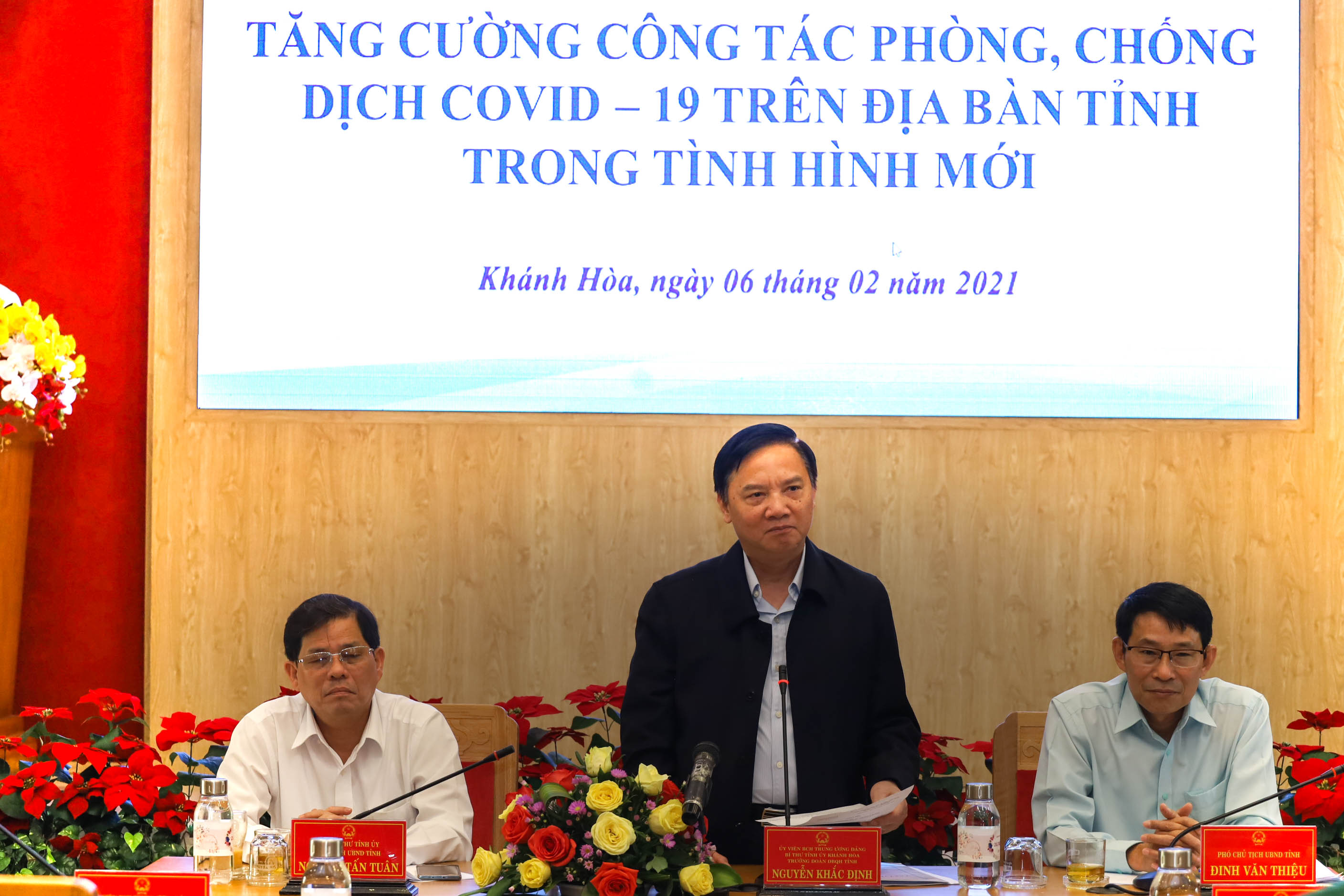 BÌNH TĨNH, CHỦ ĐỘNG PHÒNG, CHỐNG DỊCH COVID-19 TRONG TÌNH HÌNH MỚI